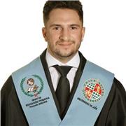 Profesor recién titulado en Educación Primaria aún sin experiencia laboral pero con conocimientos en las materias de primaria.